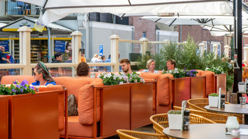 Terras van Grand Cafe Domburg.