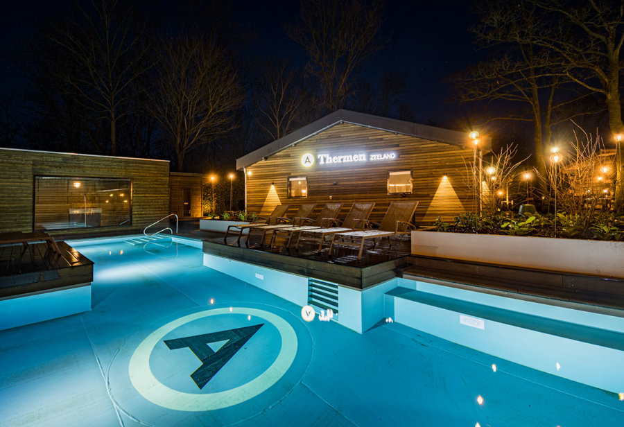 Buitenbad in de wellness van A-Thermen Zeeland.