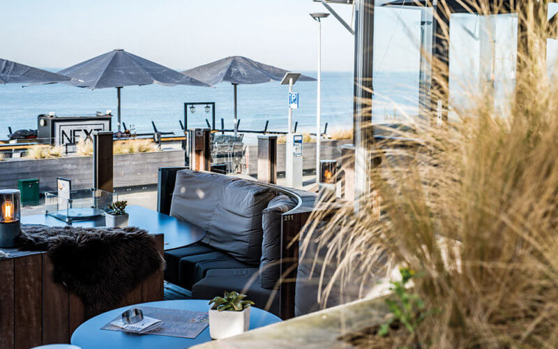 Terras met uitzicht op zee in Grand Café Next in Vlissingen.